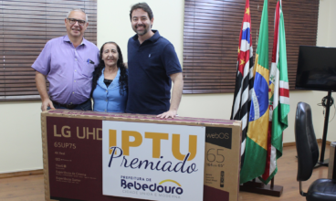 Prefeitura entrega última Smart TV 65 do IPTU Premiado