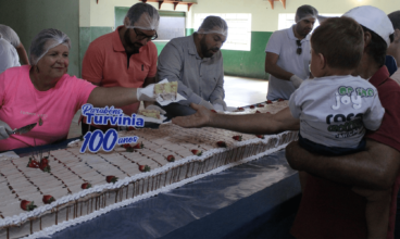 Turvínea comemora 100 anos com bolo e desfile cívico