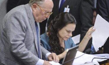 Miguel Reale Júnior e Janaína Paschoal falaram a Comissão do Impeachment do Senado.