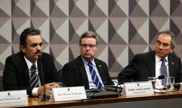 Com clima tenso entre Senadores, peritos defendem pedido de Impeachment