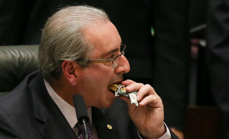 Mesmo afastado, Cunha gasta R$500 mil por mês do dinheiro público.