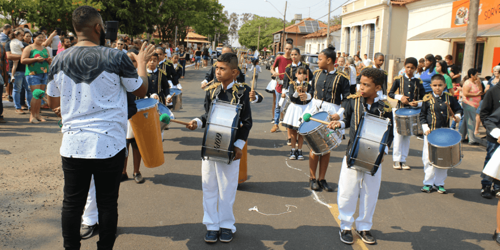 Botafogo comemora 114 anos com desfile cívico e bolo