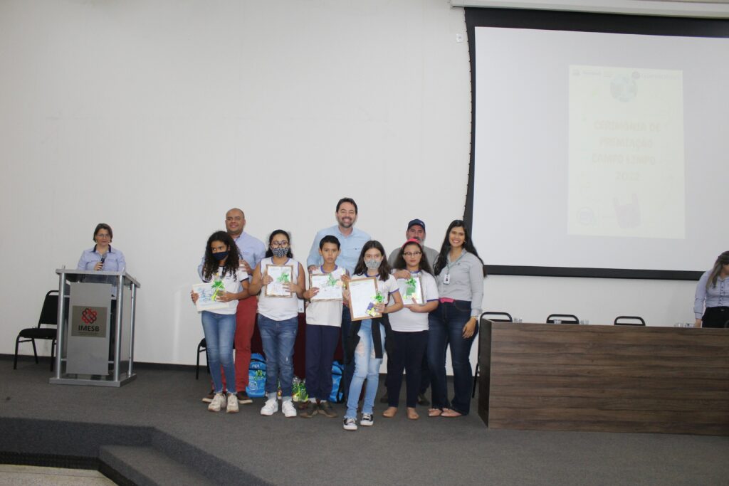 Prefeitura e Coopercitrus premiam alunos do projeto Campo Limpo