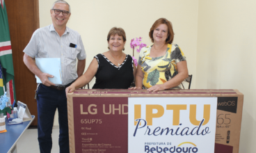 Prefeitura de Bebedouro entrega smart TV 65 da Campanha IPTU Premiado