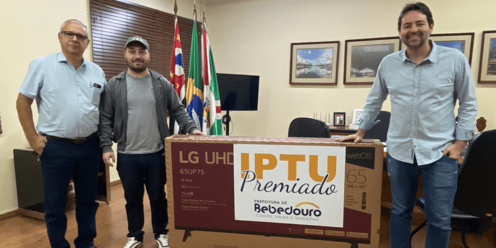 Prefeitura entrega mais uma smart TV 65 da Campanha IPTU Premiado