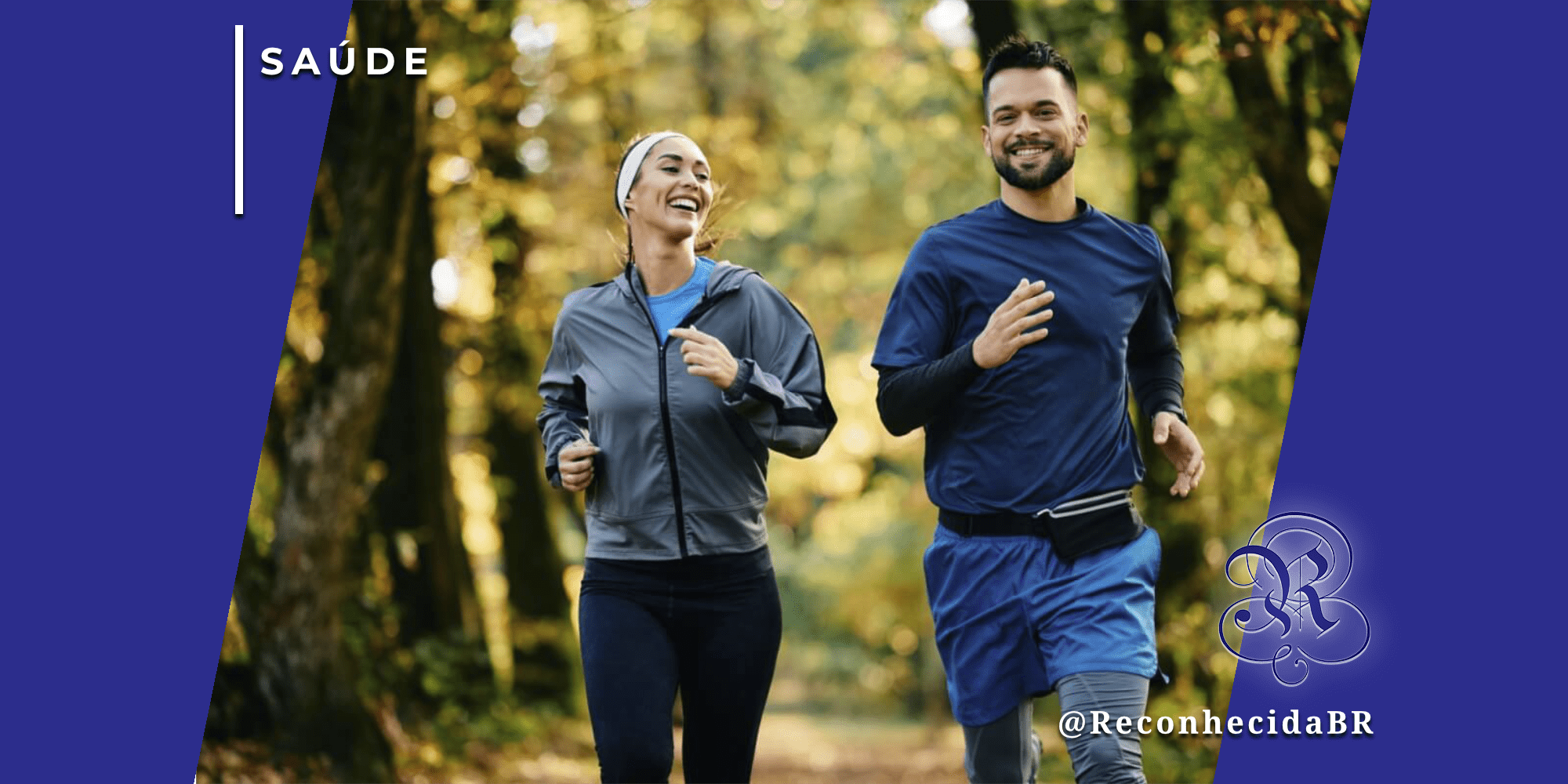 Casal jovem sorridente pratica corrida em um parque arborizado durante o dia. Ambos usam roupas esportivas tons de azul e cinza. A imagem possui moldura azul com a inscrição "SAÚDE" e o logotipo ReconhecidaBR, ilustrando o conceito de bem-estar e saúde mental através do exercício.