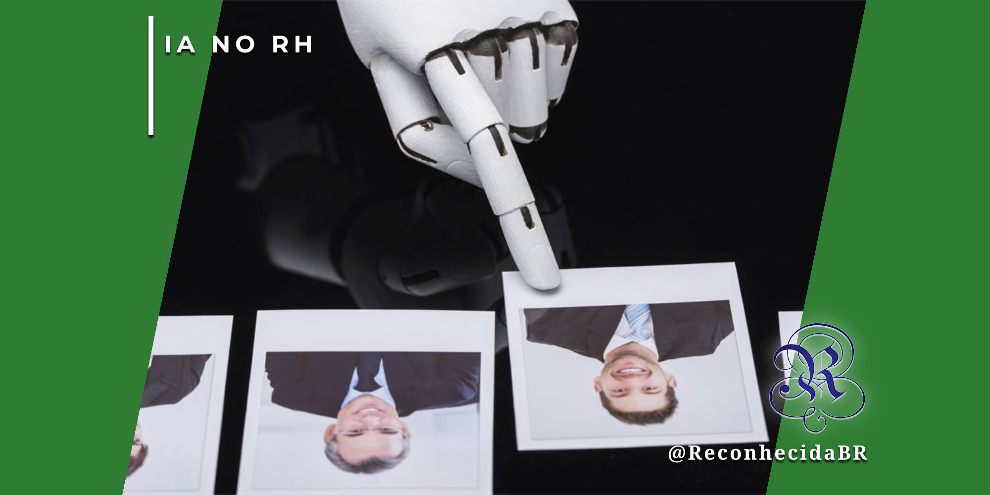 Uma mão robótica branca aponta para uma fotografia de perfil de um homem sorridente em trajes formais, entre outras fotos de candidatos sobre uma superfície preta. No canto superior esquerdo, o selo 'IA NO RH' em fundo branco e, no inferior direito, o logotipo do portal Reconhecida com o @ReconhecidaBR.