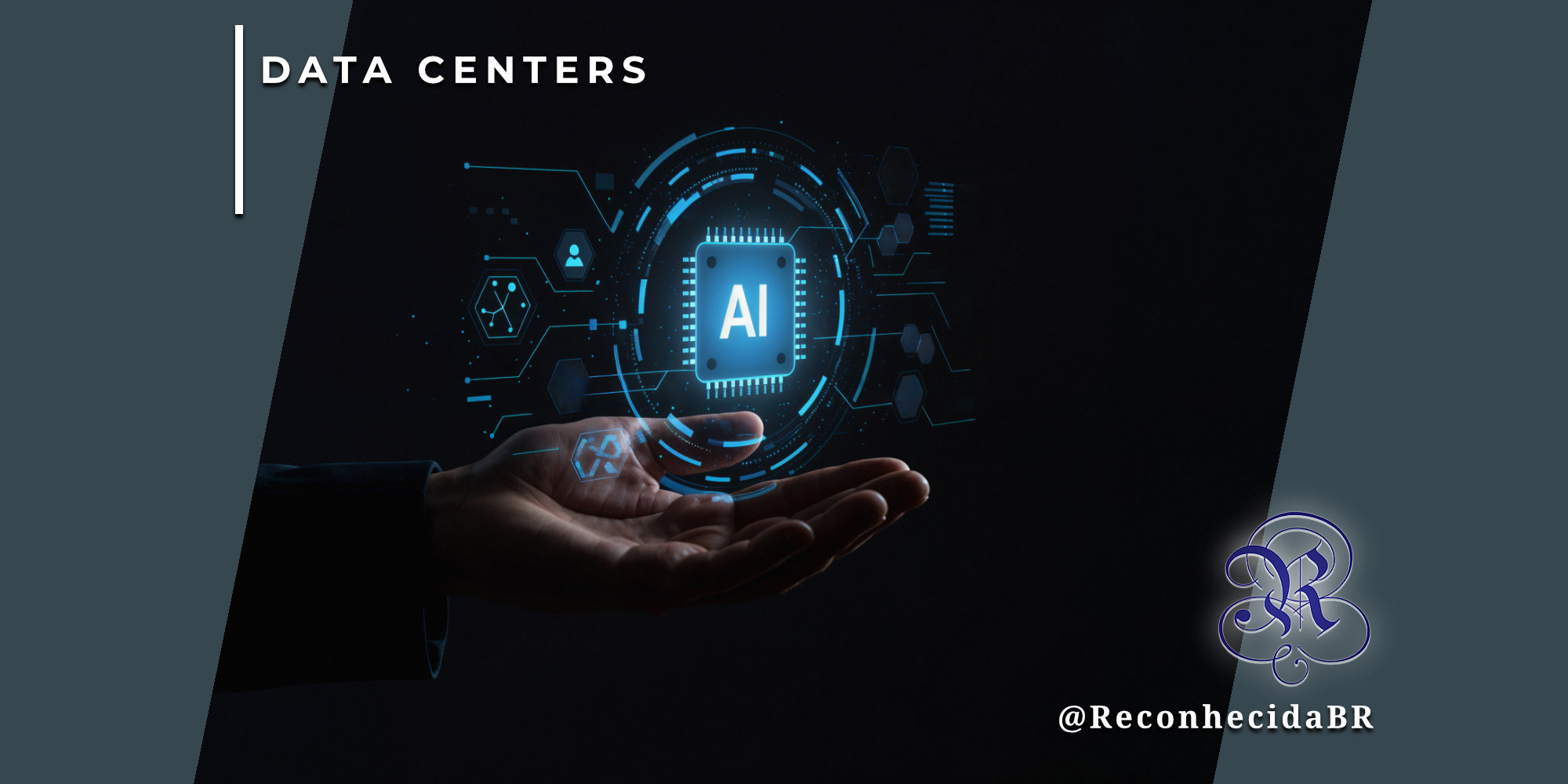 Uma mão humana aberta sustentando um holograma azul brilhante de um chip processador central com a inscrição 'AI'. Ao redor do chip, ícones hexagonais e circuitos digitais flutuantes. No canto superior esquerdo, o selo 'DATA CENTERS' em branco e, no inferior direito, o logotipo do portal Reconhecida com o @ReconhecidaBR.